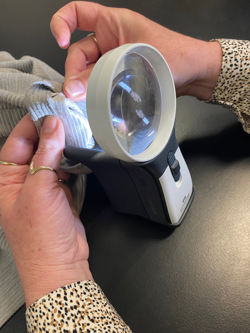 Base for ERGO-Lux hand held magnifiers