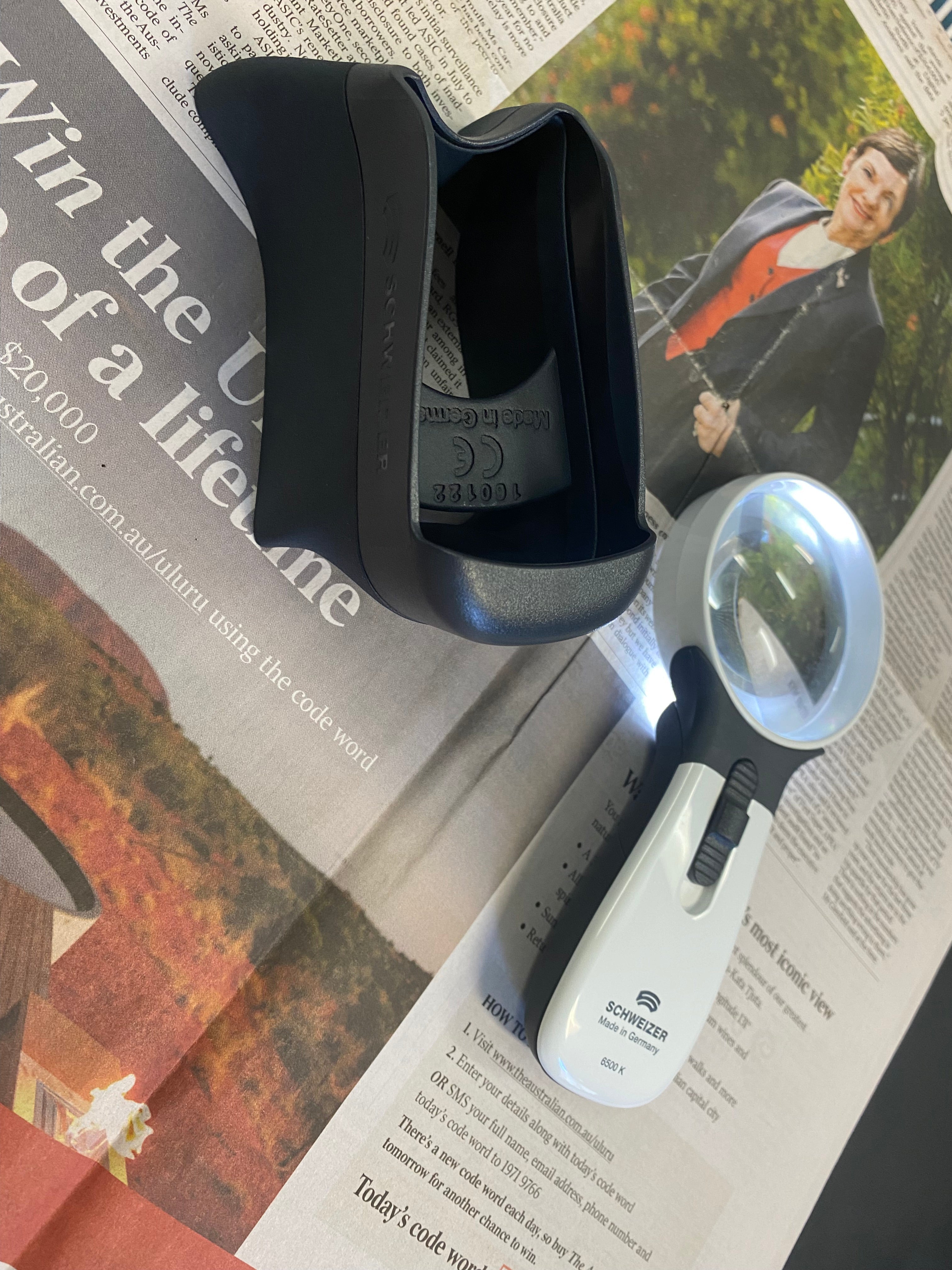 Base for ERGO-Lux hand held magnifiers